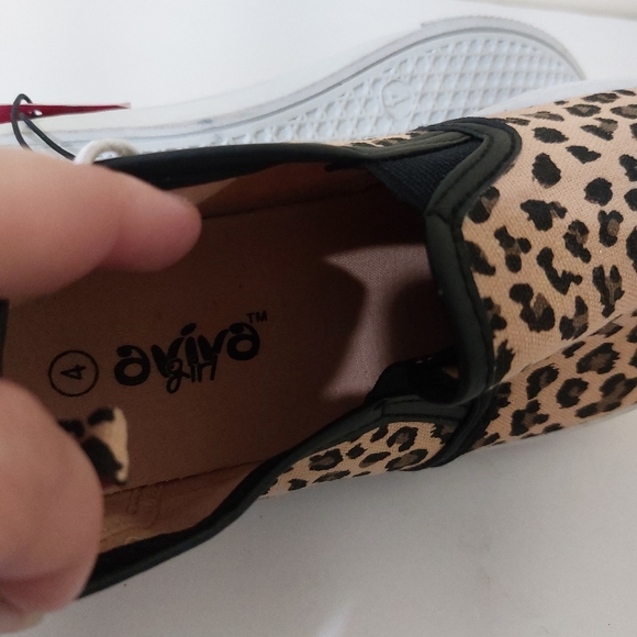 Aviva Girl Leopard Print Slip On Fashion Flat Sneakers Girls Big Kid NWT - Picture 10 of 11